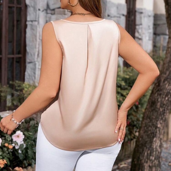 Luxe champagne sleeveless blouse - Picture 3 of 11
